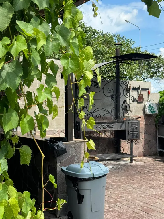 Коттедж на набережной с бассейном