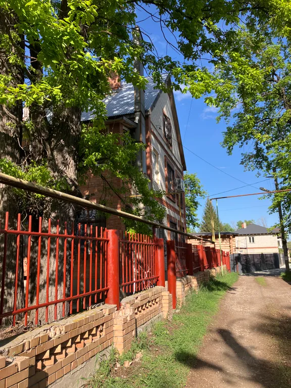 Трёхэтажный коттедж с сауной и бассейном в тихом заливе волги