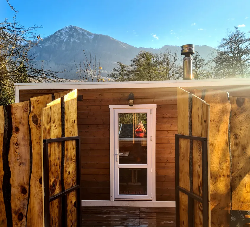 Мини-домик море с видом на горы