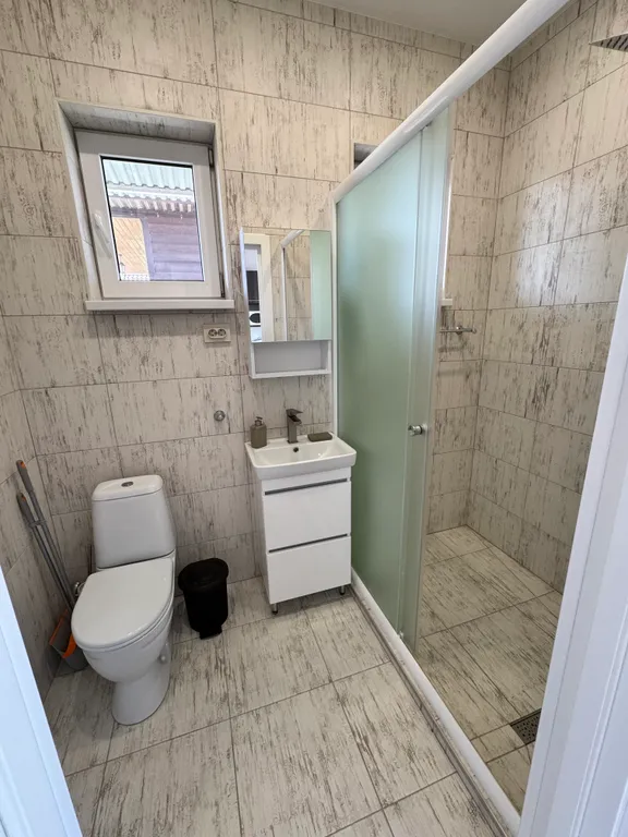 Дом с отдельным въездом и двором