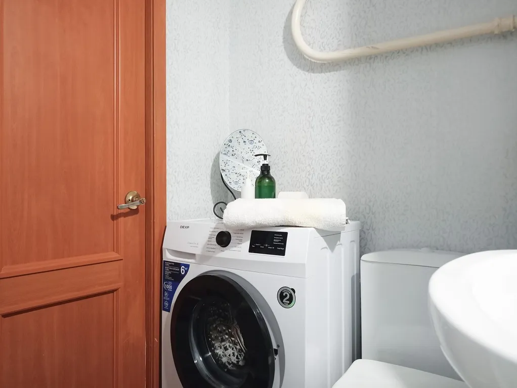 Центр, кровать, два дивана, теплая, чистая квартира