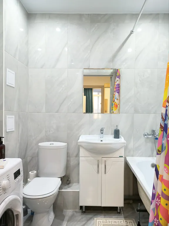 Квартира бизнес-класса с креативным и ярким ремонтом