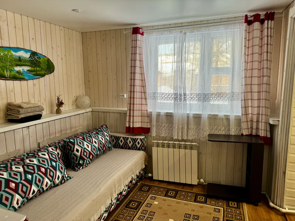 Уютный домик с антуражной печью у леса в 3 километрах от ГЛЦ