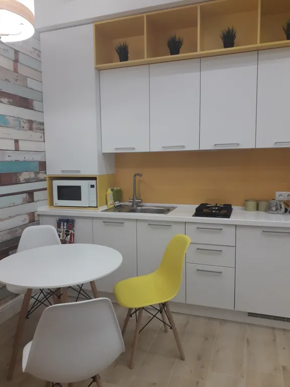 Евро-студия с видом на море, в центре Адлера