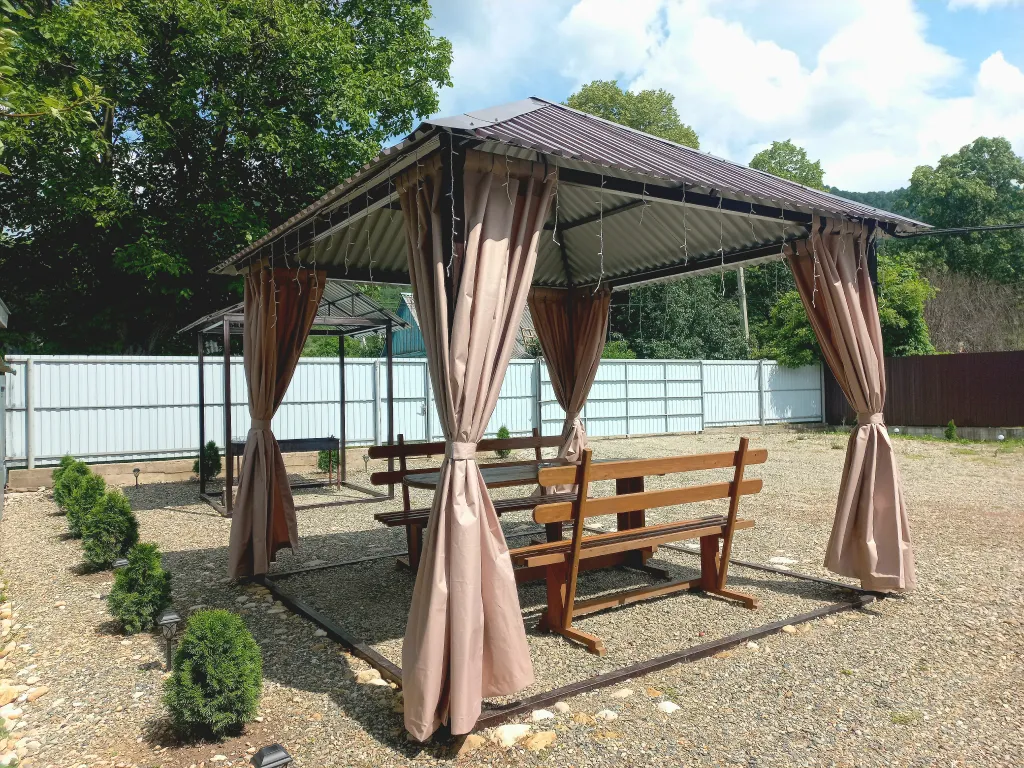 Гуамкаюг. Дом с купелью и видом на горы