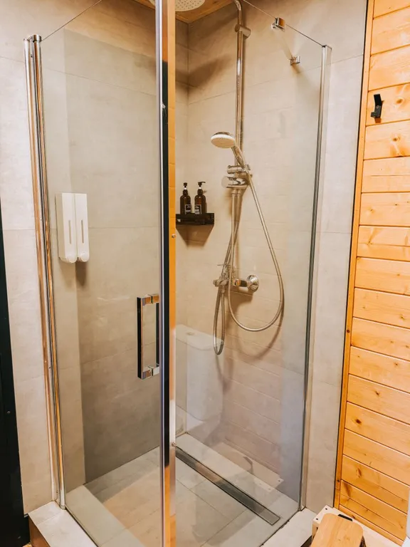 Загородный комплекс с бассейном, баней на дровах и горячим чаном