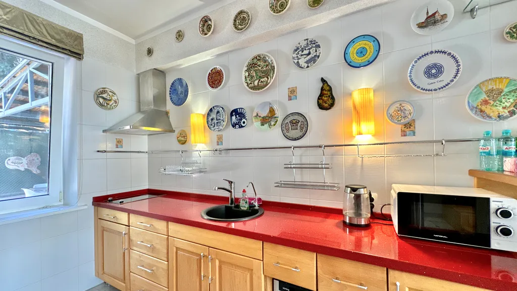 Дом у моря с личным парком, бассейном и сауной