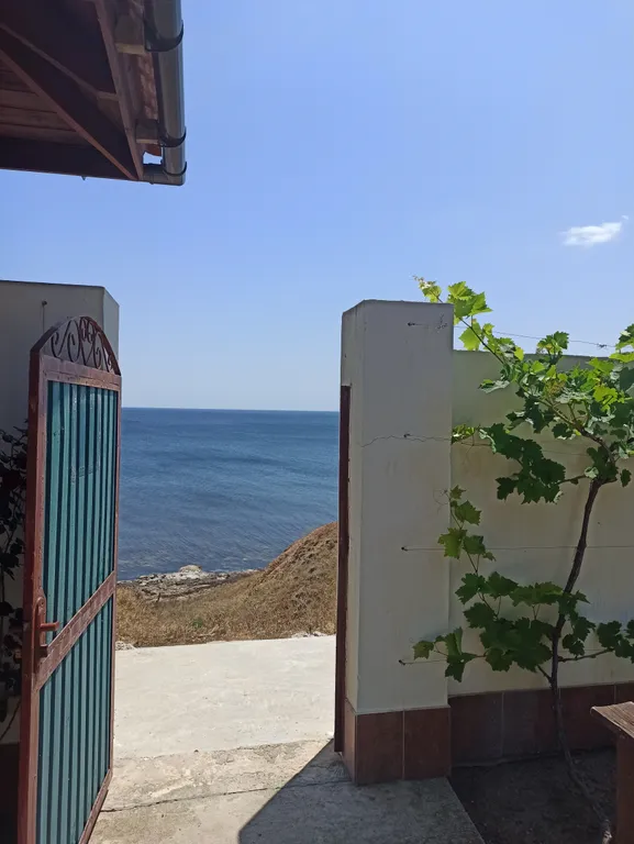 Коттедж Комфортный дом в 2х уровнях на берегу моря — Марьино