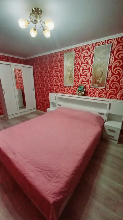 Уютная квартира в центре города с видом на гору Змейка