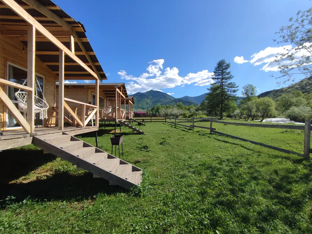 База отдыха Акбулак домики на берегу реки