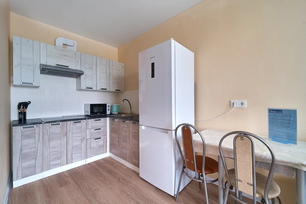 Уютная евродвушка с кроватью и диваном