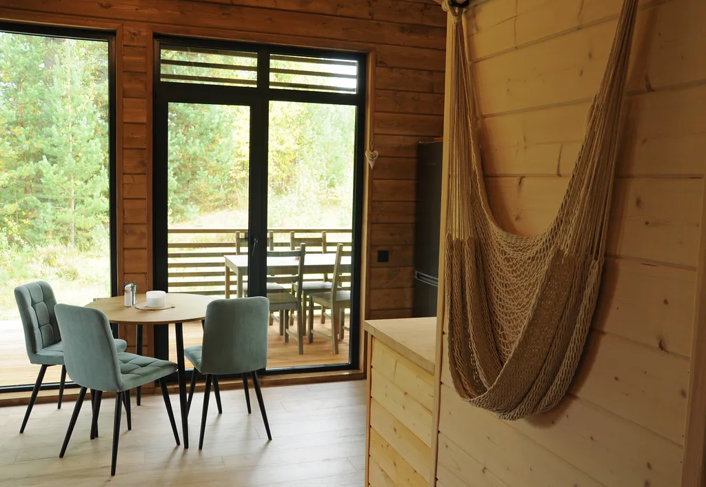 Уютный домик у леса с камином, панорамными окнами и купелью