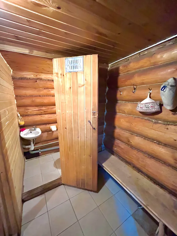 Бревенчатый дом в центре с баней и мангалом