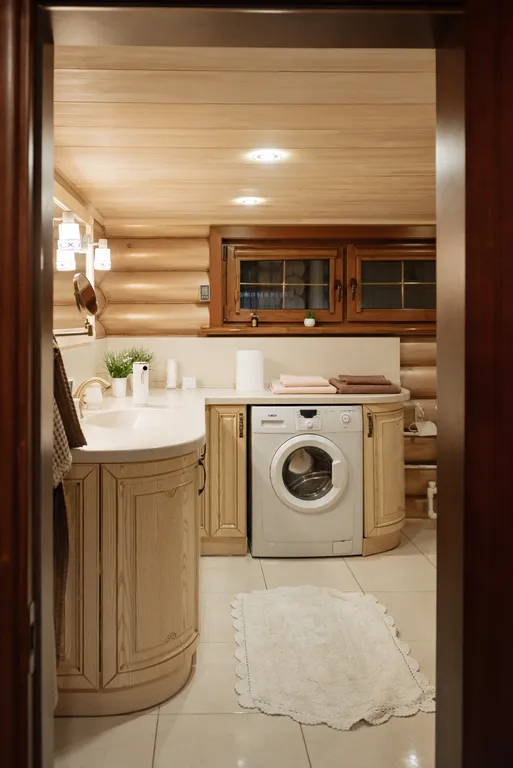 Уютный дом на берегу реки