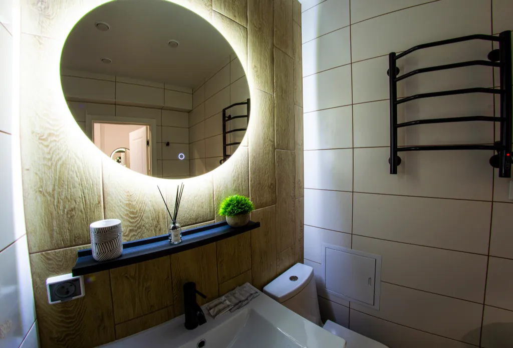 Современный дизайн и панорамный балкон в студии