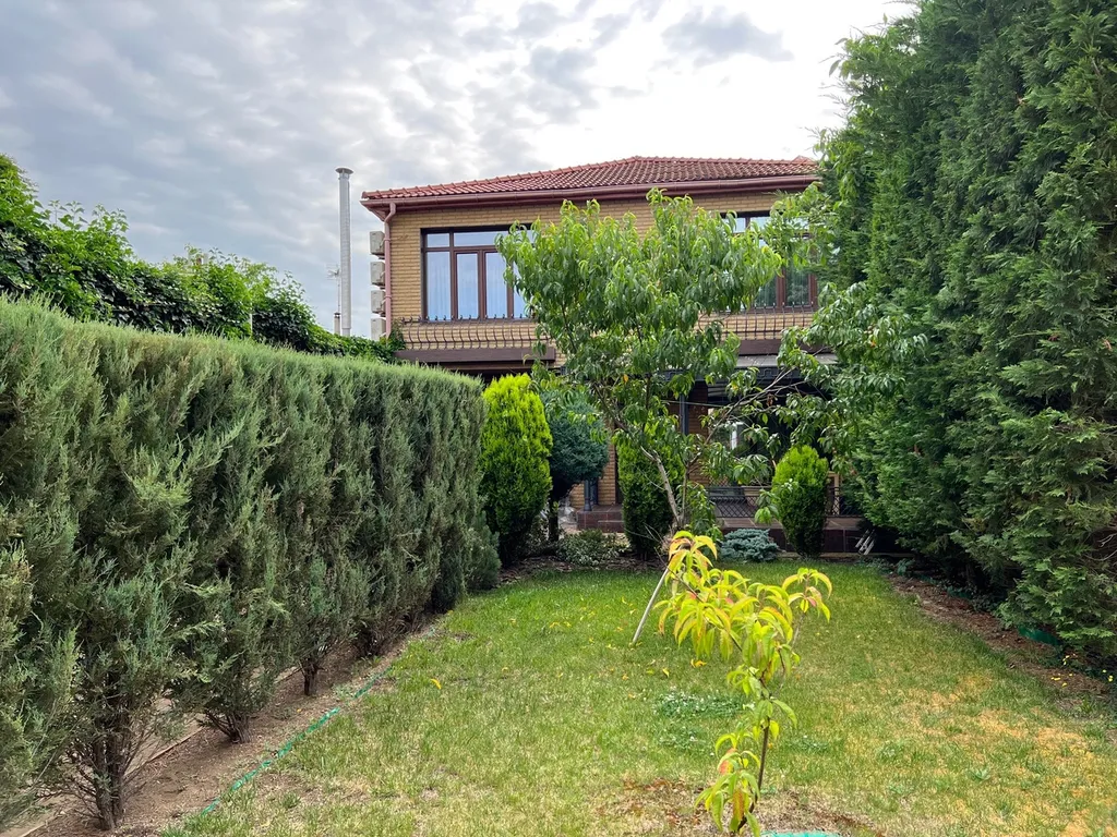 Четырёхкомнатный дом класса люкс в тихом центре