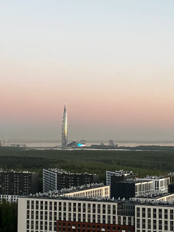 Солнечная квартира с потрясающим видом на башню Лахта
