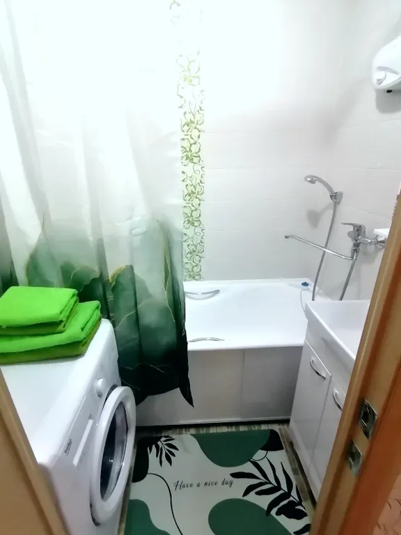 С видом на сад победы, рядом с оптик-центром, okoris и медеор ом