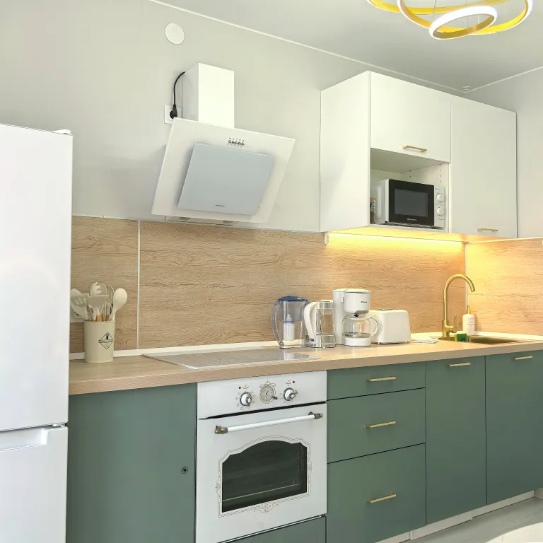 Тюльпаны & солнце: стильная 1-комнатная квартира в современном доме