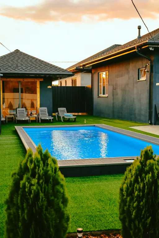 Коттедж Просторный комфортабельный коттедж — Медведовская