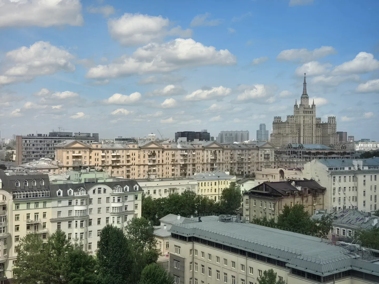 Потрясающий вид на старую Москву
