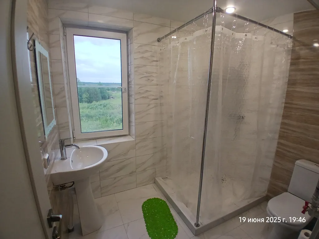 Двухместная комната в коттедже с гардеробной с балконом