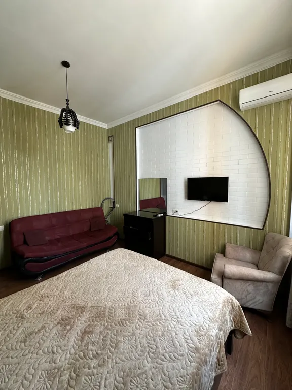 Уютная квартира с большими окнами и красивым видом