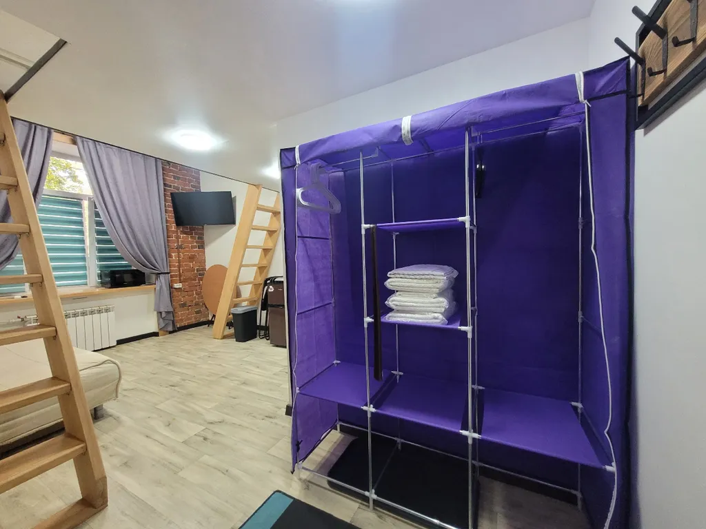 Лофт-6 синяя. Клёвая двухуровневая студия в центре.