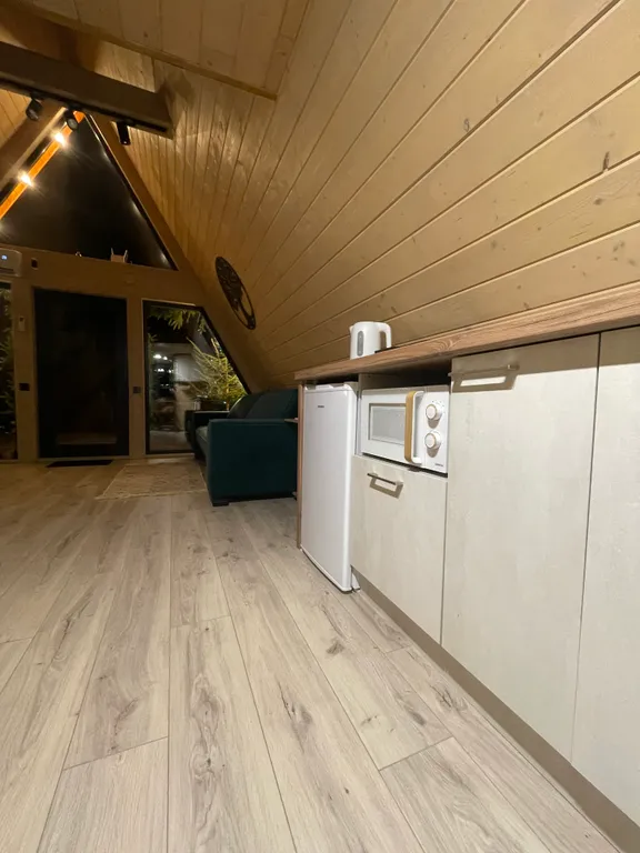 Дом А фрейм с видом на Мирский замок