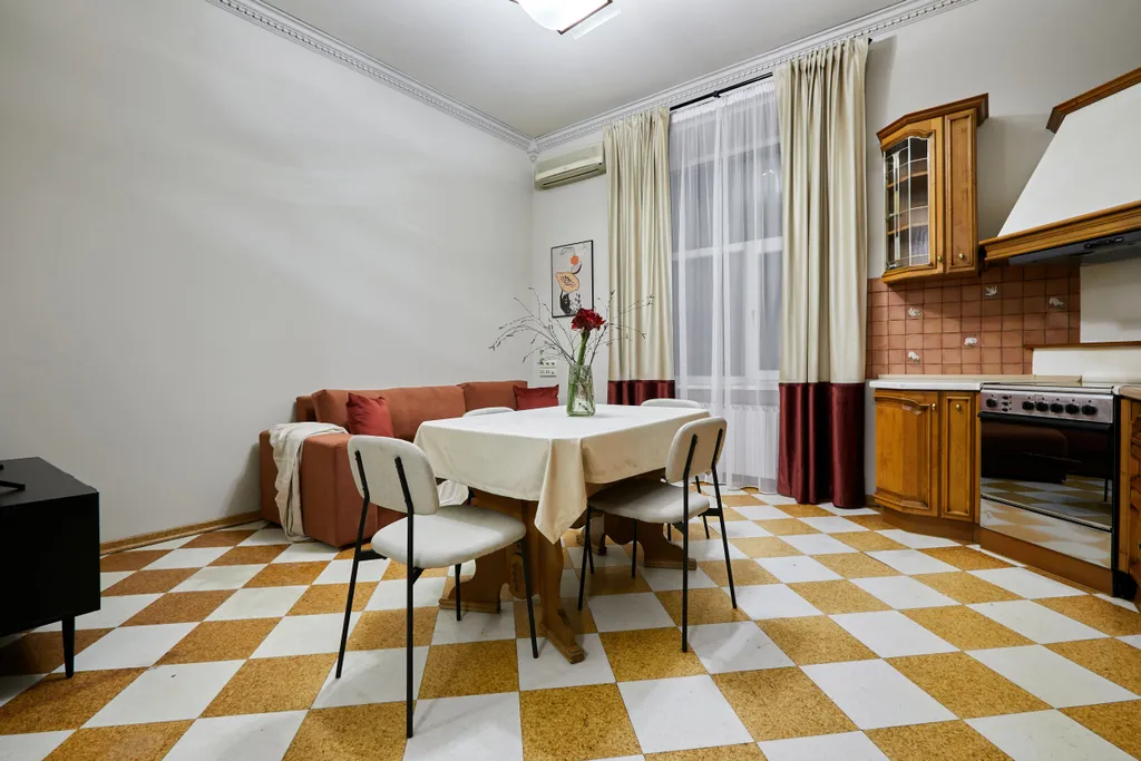 3 спальни, балкон, красивый дом