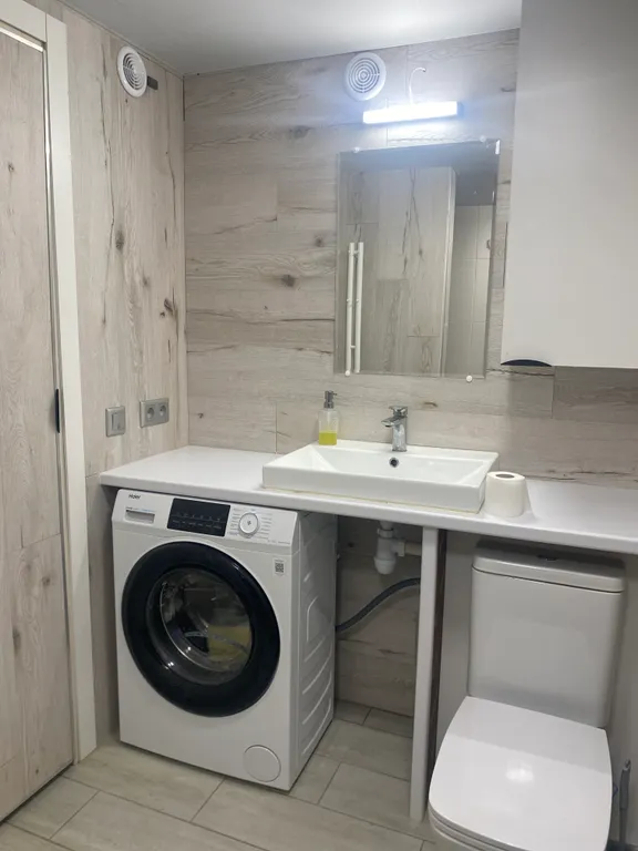 Уютный домик на озере