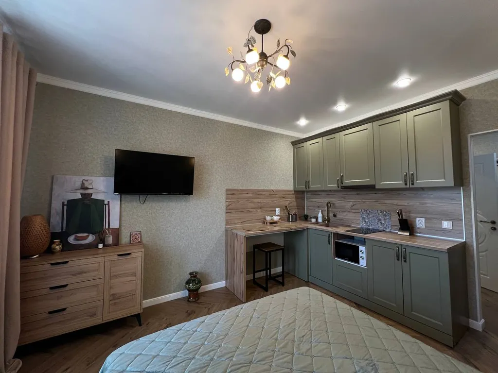 Уютная студия с дизайнерским ремонтом