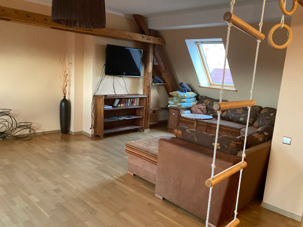 Квартира Апартаменты с тремя спальнями на улице Осенней в Центральном районе — Калининград