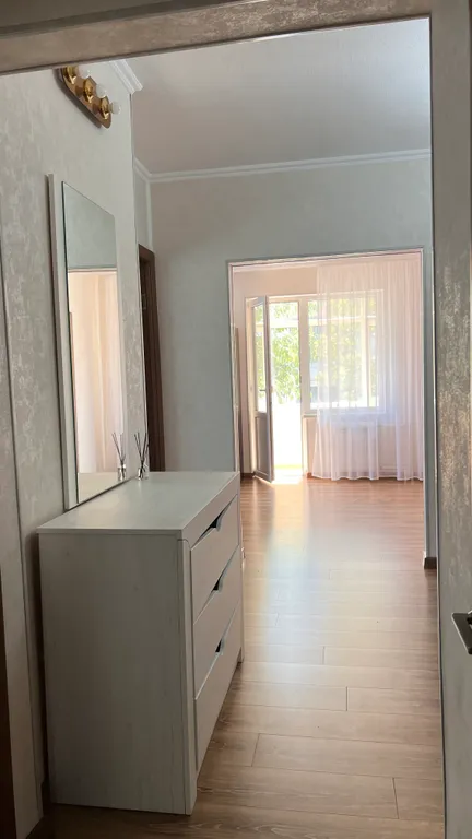 Уютная квартира в центре города с видом на набережную и горы