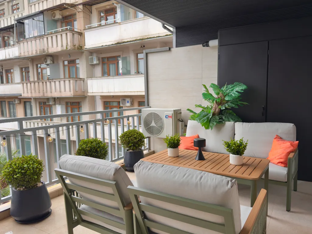 Persimmon, europe square - historic city center