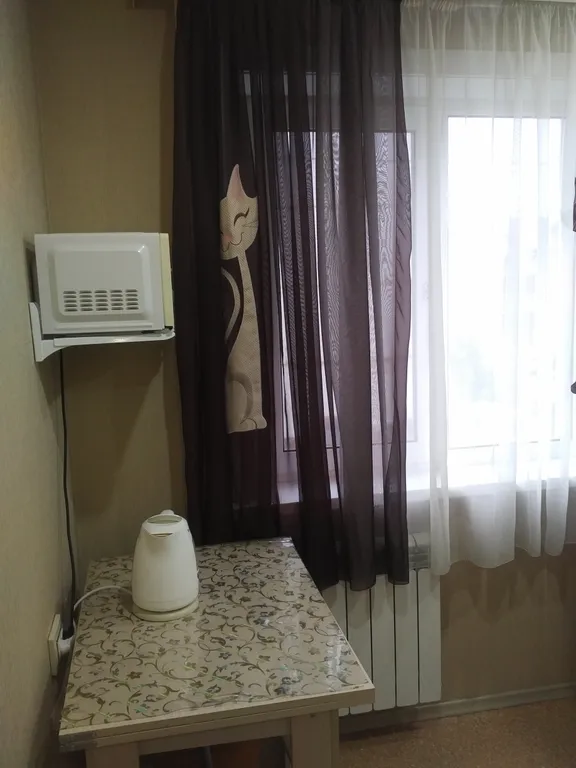 Гора через дорогу