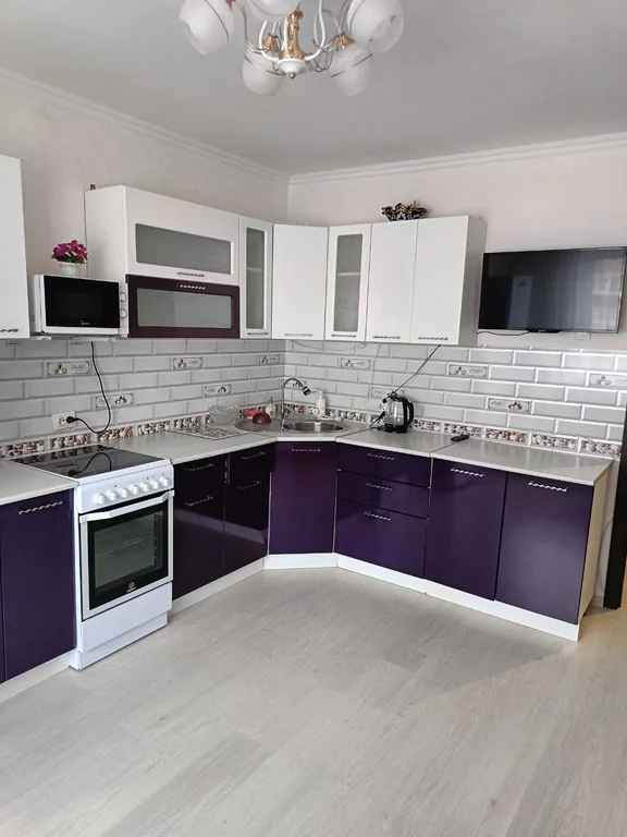 Уютная светлая 1 комнатная квартира в центре города — аренда посуточно в Тобольск