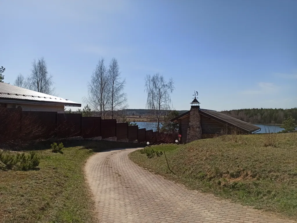 Шале на берегу озера Лесицкое