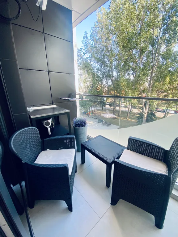 Апартаменты с бассейном у моря