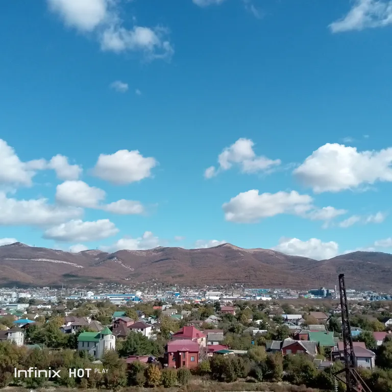 Студия с видом на горы и новороссийский порт