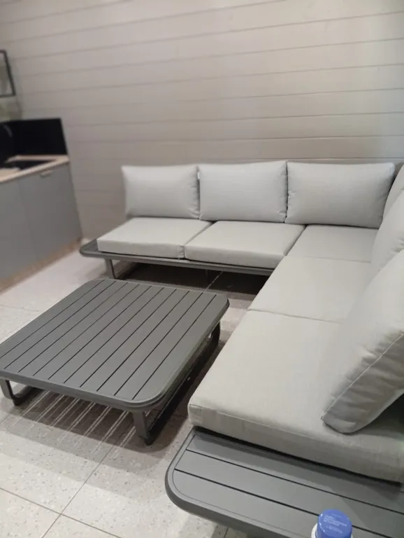 Уютный дом у леса