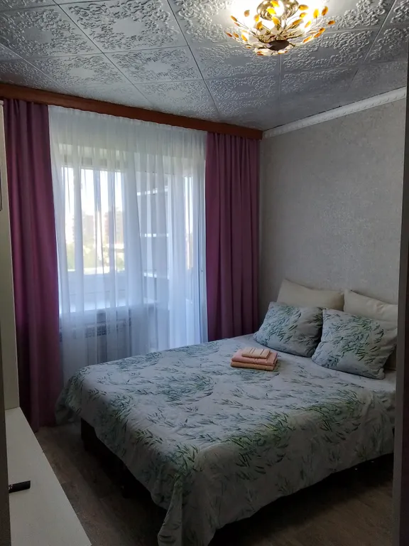 Чистая, уютная квартира в центре — аренда посуточно в Мирный