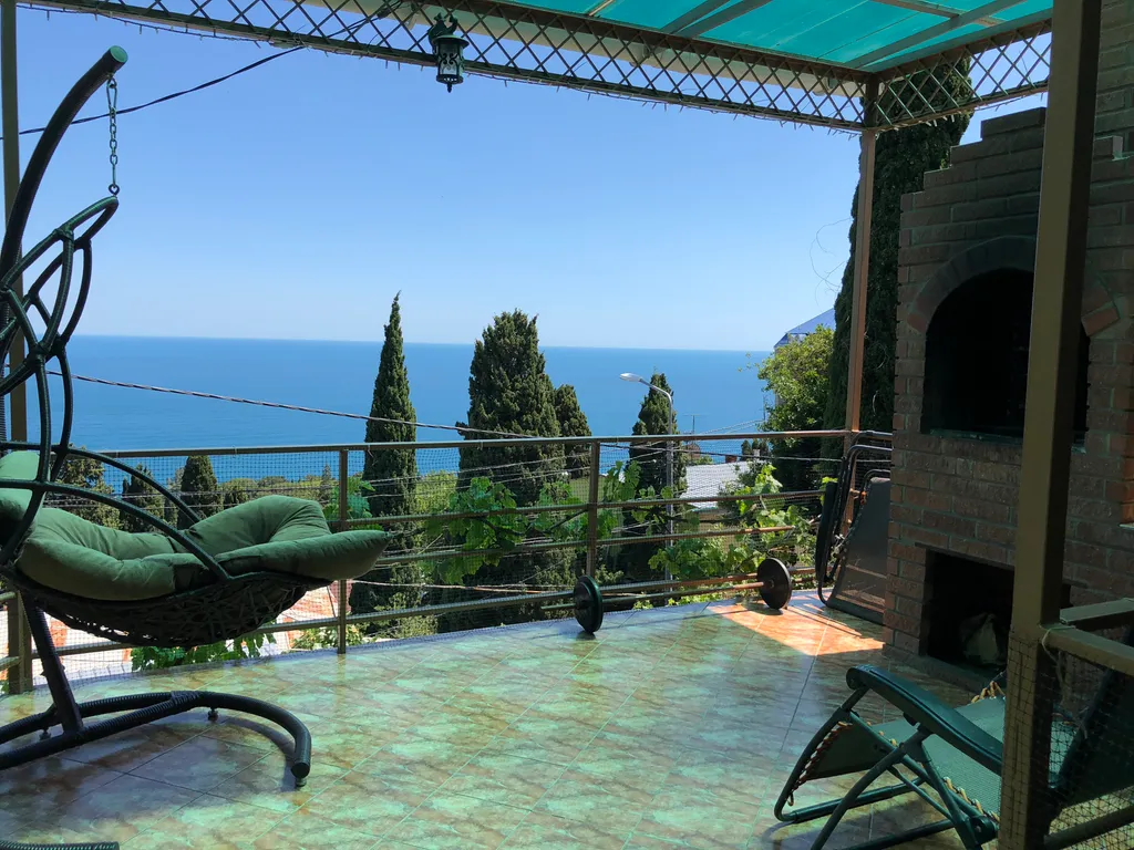 Коттедж Дом 3-х комнатный с мангалом и видом на море — аренда посуточно в Алупка