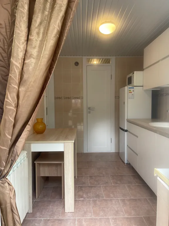 Коттедж Уютная студия с отдельным входом и кухней в центре Адлера — Сочи