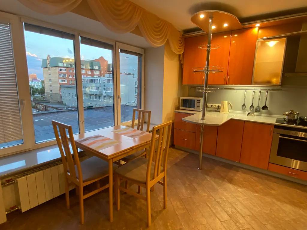 Двухкомнатная квартира рядом с АРТ квадратом