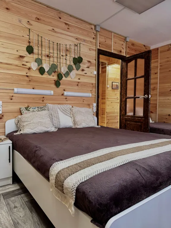 Дизайнерская квартира в деревенском доме в центре города