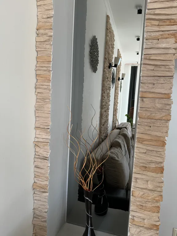 Красивая трёхкомнатная квартира в центре с видом на площадь