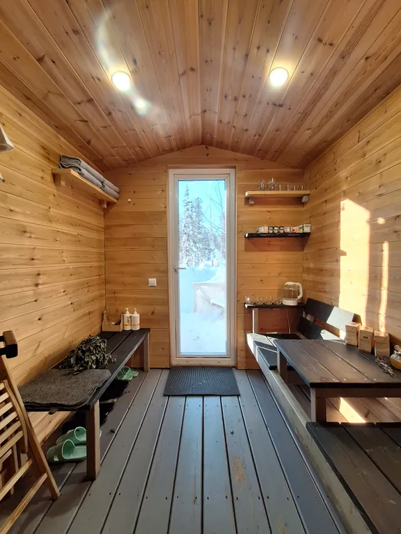 Коттедж Уютный семейный домик с террасой в лесу — Шерегеш