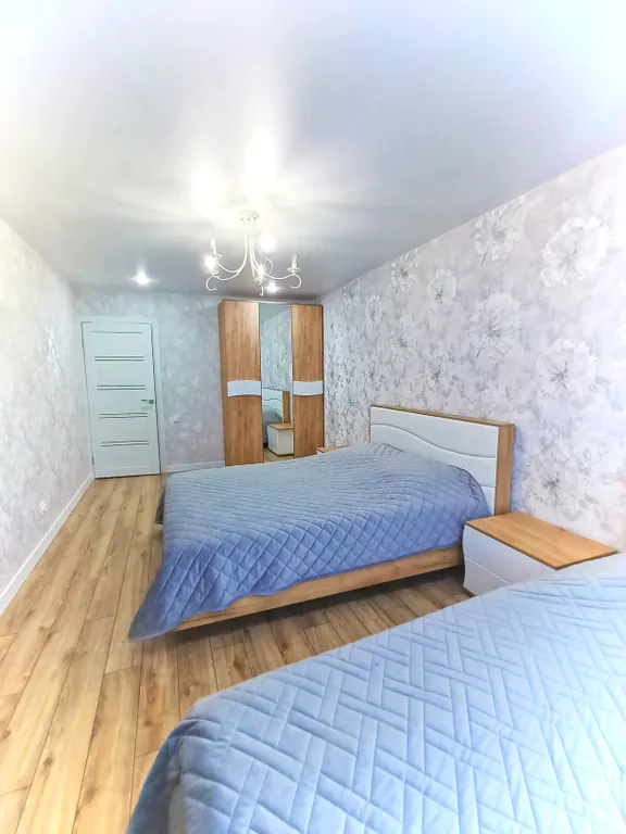 Современная квартира с большой кухней-гостиной