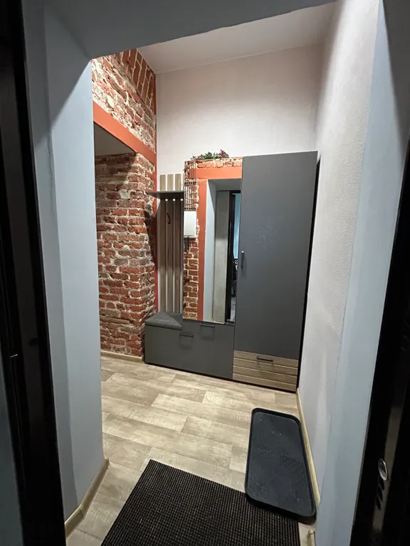 Уютный лофт с историческим балконом на главной улице